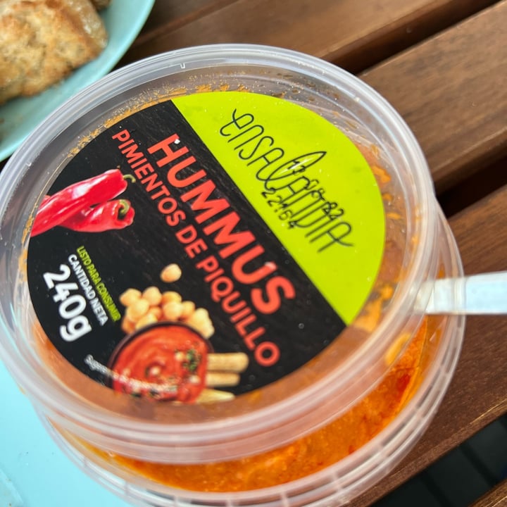 photo of Ensalandia Hummus Pimientos De Piquillo shared by @danycelapuoifare on  06 Aug 2022 - review
