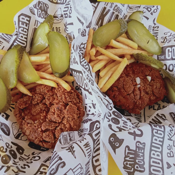 photo of The Goodburger Food Truck TiNDLE™ burger shared by @veganspicegirl on  03 Apr 2022 - review