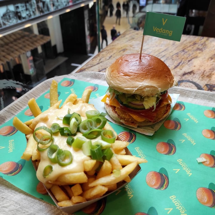 photo of Vedang @ Mall of Berlin Chick Burger shared by @thekindseed on  27 Oct 2021 - review