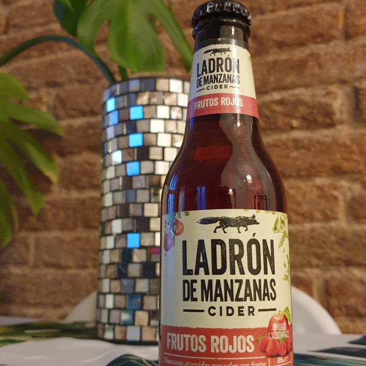 photo of Ladrón de Manzanas Sidra frutos rojos shared by @wendina6 on  10 Apr 2021 - review