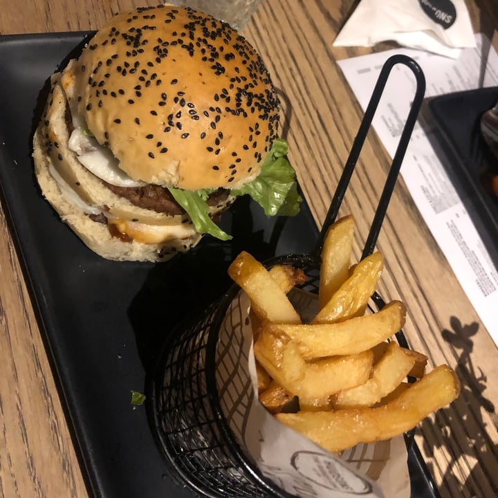 photo of Hudsons The Burger Joint (Stellenbosch) The Infinity Burger shared by @tazzwaite on  12 Aug 2020 - review