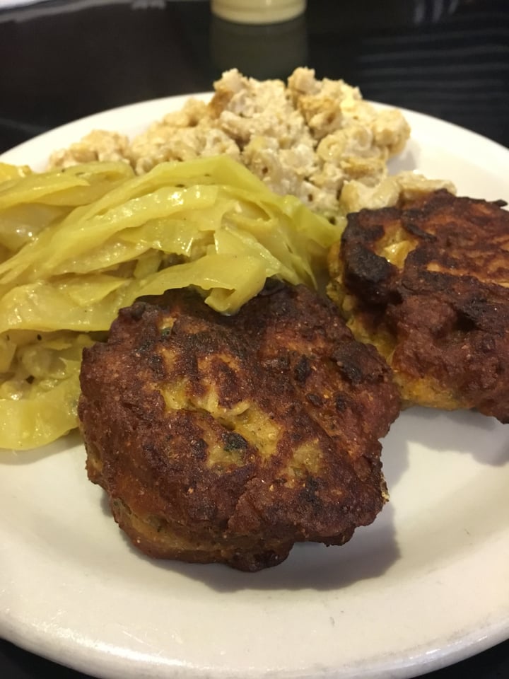photo of THE LAND of KUSH Special combo platter of crab cakes, cabbage, Mac and cheese shared by @diana on  02 Jun 2018 - review