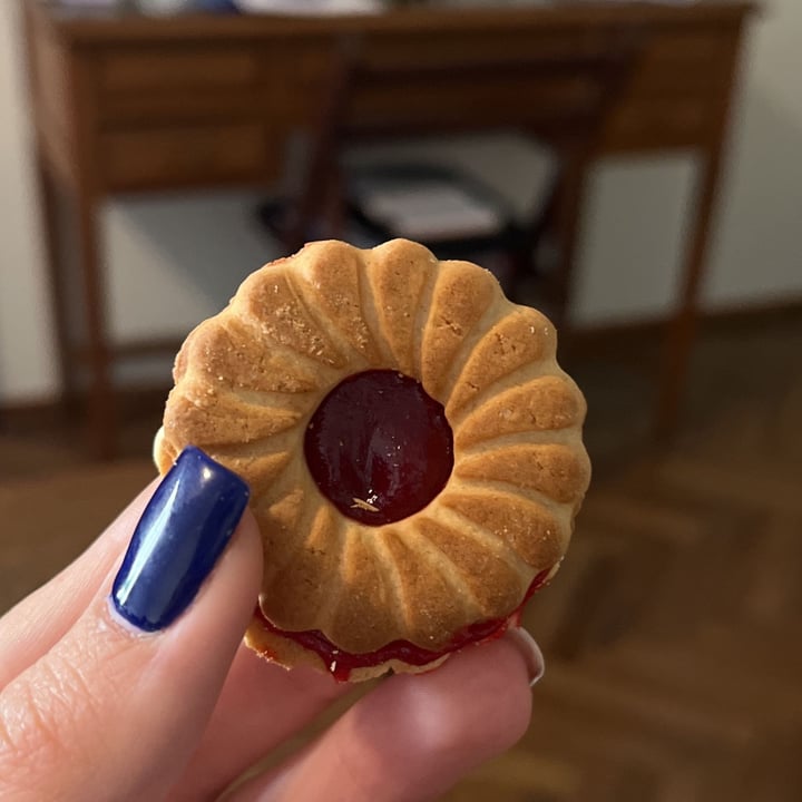 photo of Un Rincón Vegano Galletitas Rellenas De Frutilla shared by @vickul on  04 Oct 2022 - review