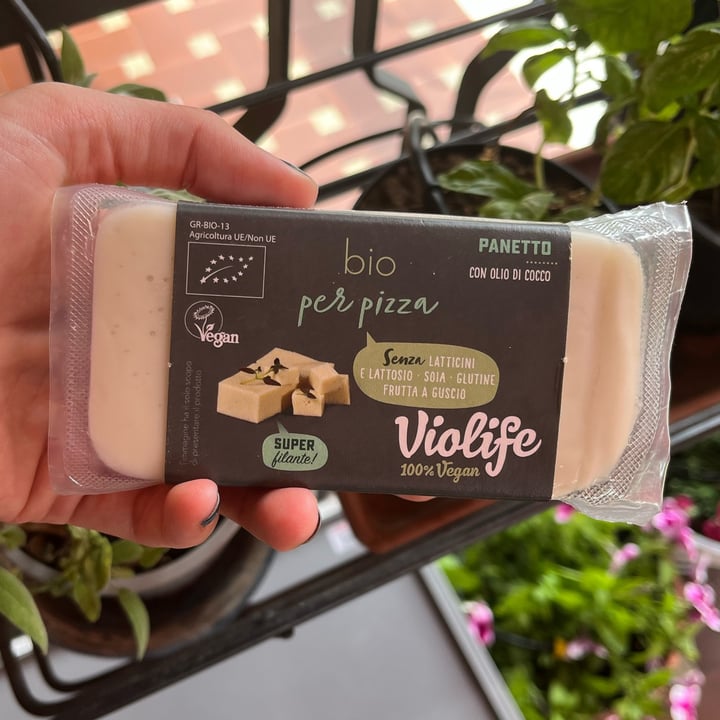 photo of Violife Bio per pizza shared by @giuliettaveg on  02 Jul 2022 - review