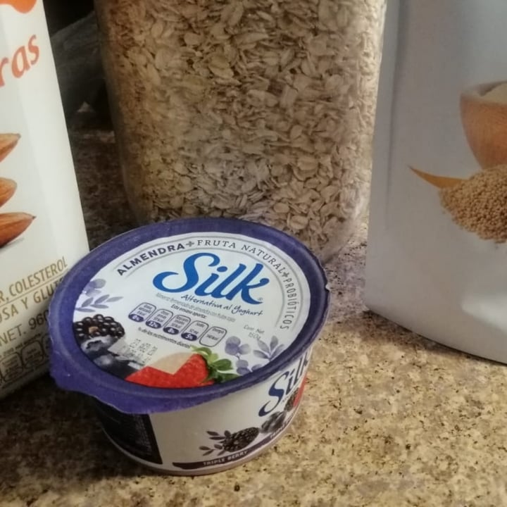 photo of Silk Blueberry Yogurt Alternative Made with Soy shared by @sheycabral on  30 Aug 2020 - review
