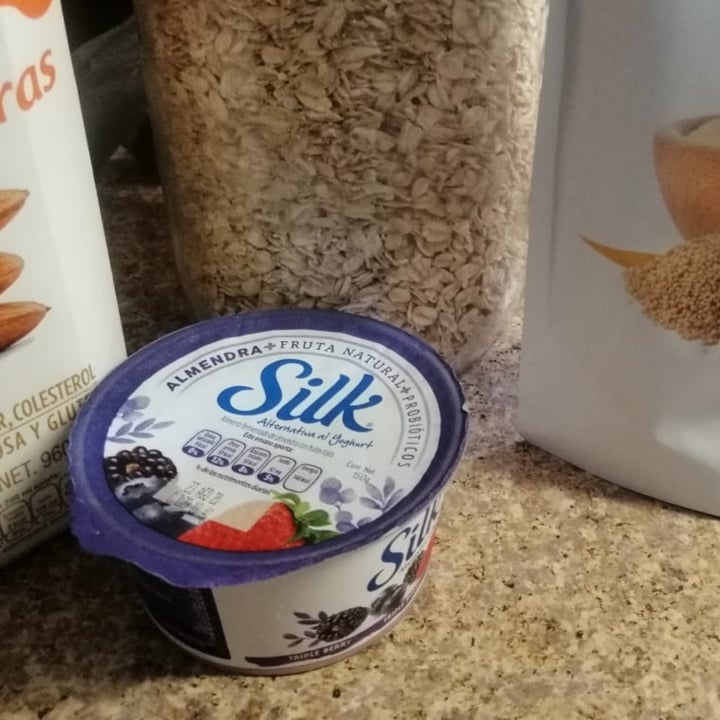 review photo of Silk Blueberry Yogurt Alternative Made with Soy shared by @sheycabral on 30 Aug 2020 - review