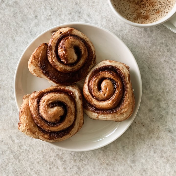 photo of Raebakesvegan Cinnamon Roll shared by @lilykhin on  14 Dec 2020 - review