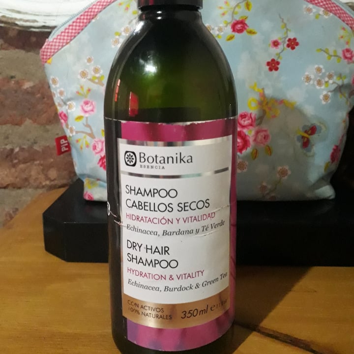 photo of Botanika Esencia Shampoo Nutritivo shared by @veganmamorr on  08 Aug 2020 - review