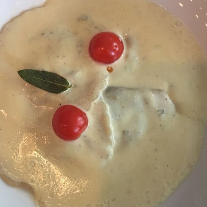 photo of Blossom Spinach Mushroom Ravioli with Cashew Cream shared by @carolbrittx on  15 May 2022 - review