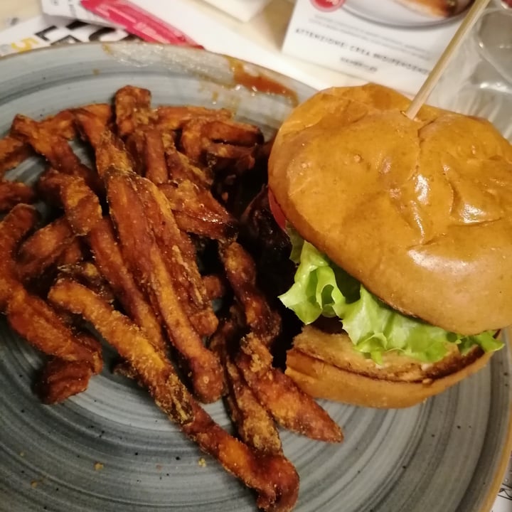 photo of Hamerica's Smile burger shared by @manuel29 on  15 Jul 2022 - review