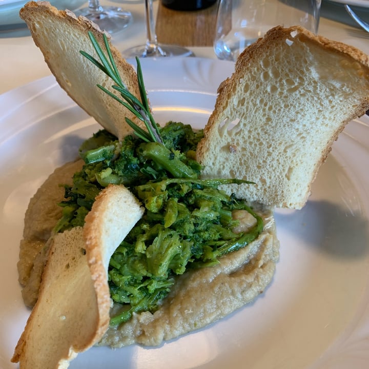 review photo of Yeti bar&restaurant Humus Di Ceci Con Crostini E Come Di Rapa shared by @elenamarcoz on 12 Mar 2022 - review