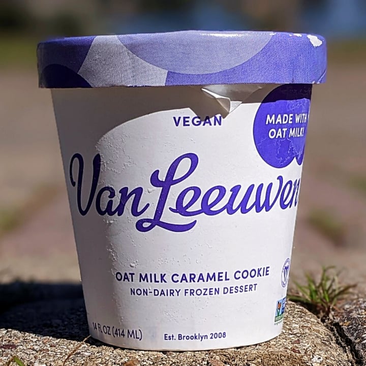 photo of Van Leeuwen Ice Cream Oat Milk Caramel Cookie Ice Cream shared by @veggieassassin on  03 Apr 2022 - review