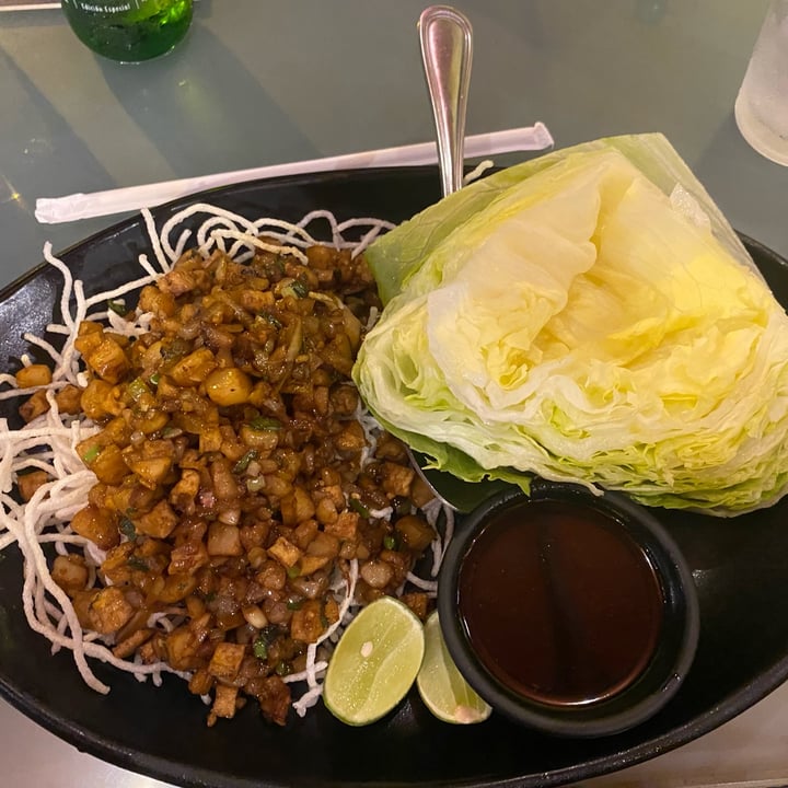 review photo of P.F. Chang’s Ecuador Vegetarian Lettuce Wrap shared by @natyfelix on 26 Apr 2022 - review