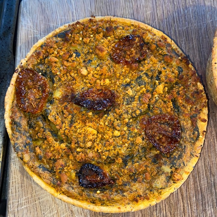 photo of Higgidy Spinach And Roasted Tomato Vegan Quiche shared by @elenimacbean on  20 May 2021 - review
