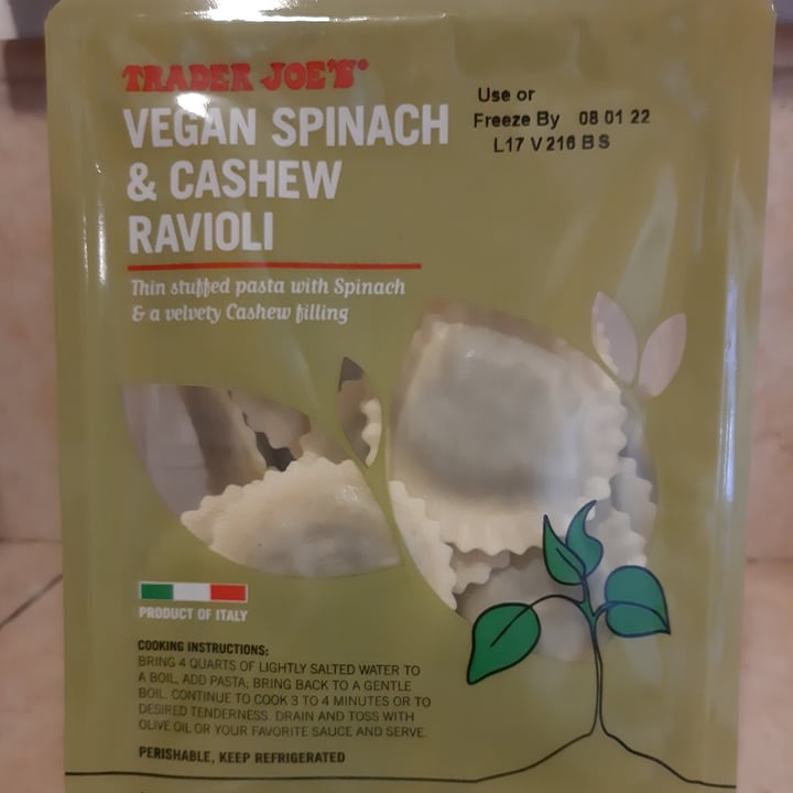 photo of Trader Joe's Vegan Spinach & Cashew Ravioli shared by @jessicaleyna on  16 Jul 2022 - review