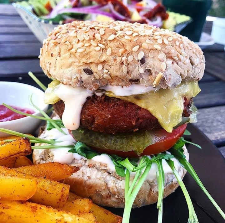 photo of Pure Café Beyond Burger shared by @leonroode on  16 Mar 2020 - review