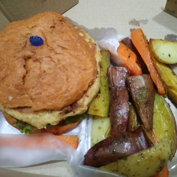 review photo of Mundo Vegano Chickpea burger con guarnición shared by @brendaflowers on 03 May 2021 - review