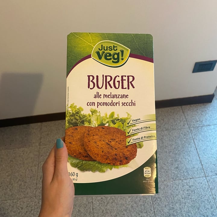 review photo of Just Veg (ALDI España) burger alle melanzane con pomodori secchi shared by @camomillaaa on 13 Jun 2022 - review