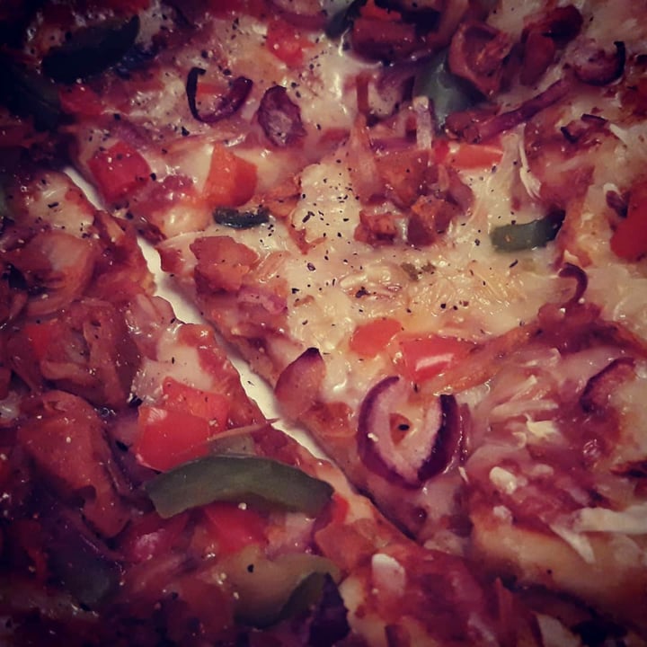 review photo of Chicago Town Tomato Stuffed Crust Takeaway Sticky Bbq Jackfruit Pizza shared by @govganjackson on 08 Apr 2021 - review