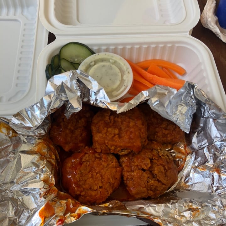 photo of Fat Vegan Alitas Buffalo shared by @valeskafreire on  13 Jun 2021 - review