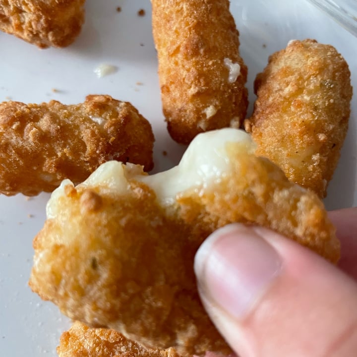 photo of Wholly veggie Mozzarella Style Sticks shared by @livin on  03 Sep 2022 - review