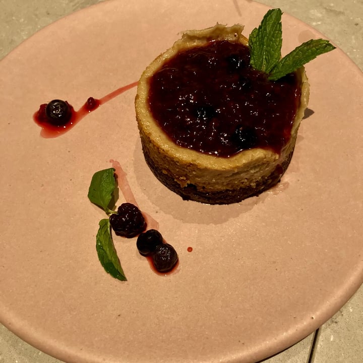 photo of Mudrá Cheesecake de frutos rojos shared by @outofstep on  29 Aug 2021 - review