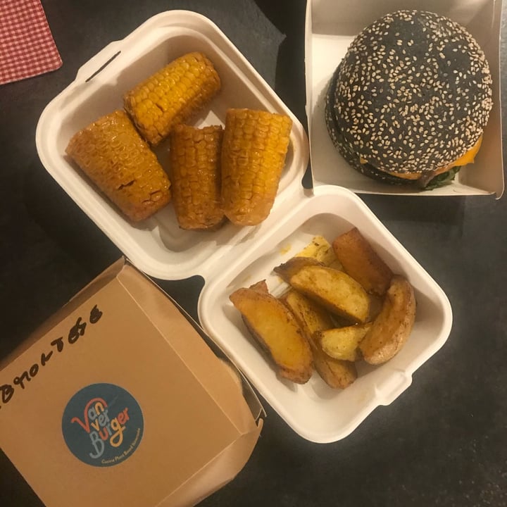 photo of Van Ver Burger Piemunteis shared by @aurora110689 on  29 Nov 2021 - review