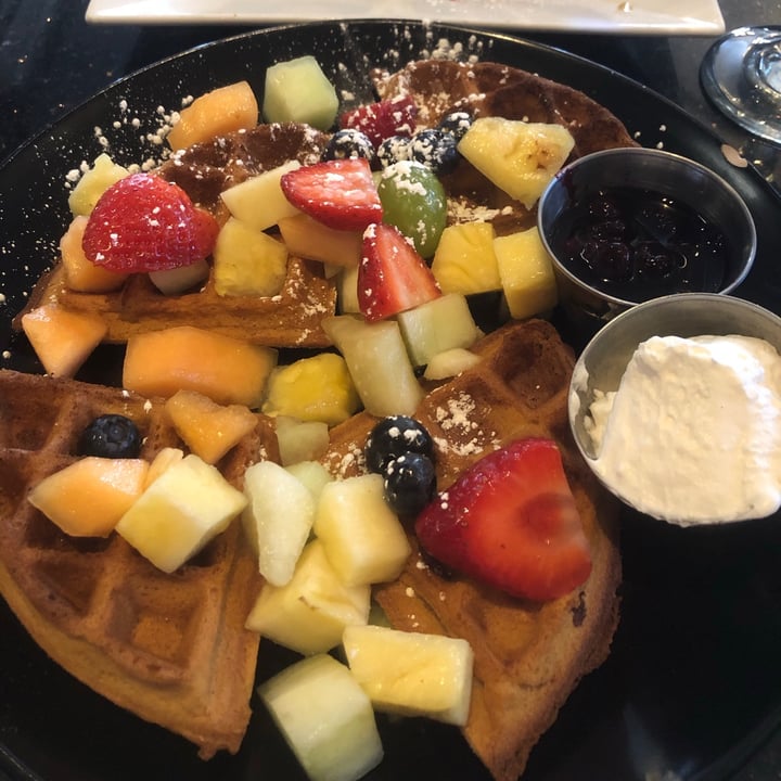 photo of Walnut Grille Vegan Belgian Waffle shared by @brazilianvegan on  09 Oct 2020 - review