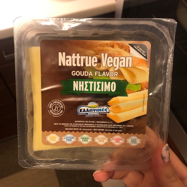 photo of Ellinikes Farmes Nattrue Vegan Gouda Flavor shared by @eleanamat on  24 Dec 2020 - review
