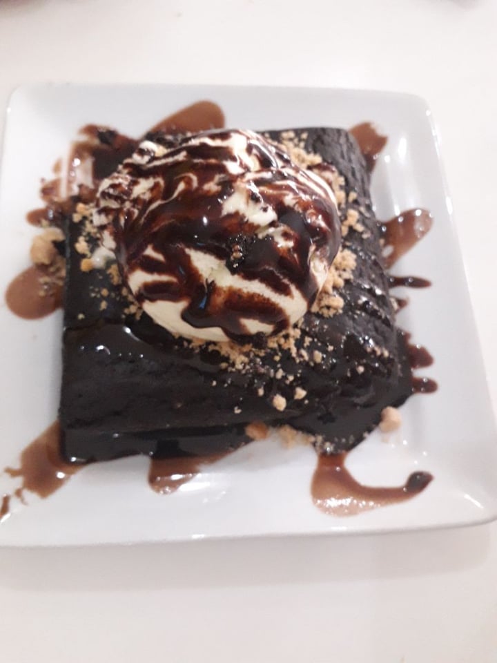 review photo of Loving Hut Microcentro Brownie con helado shared by @rominaduarte1705 on 07 Dec 2019 - review