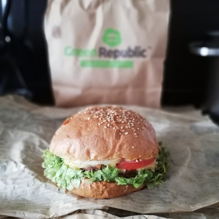 photo of Green Republic Cheeze-Burger shared by @markus09 on  19 Feb 2021 - review