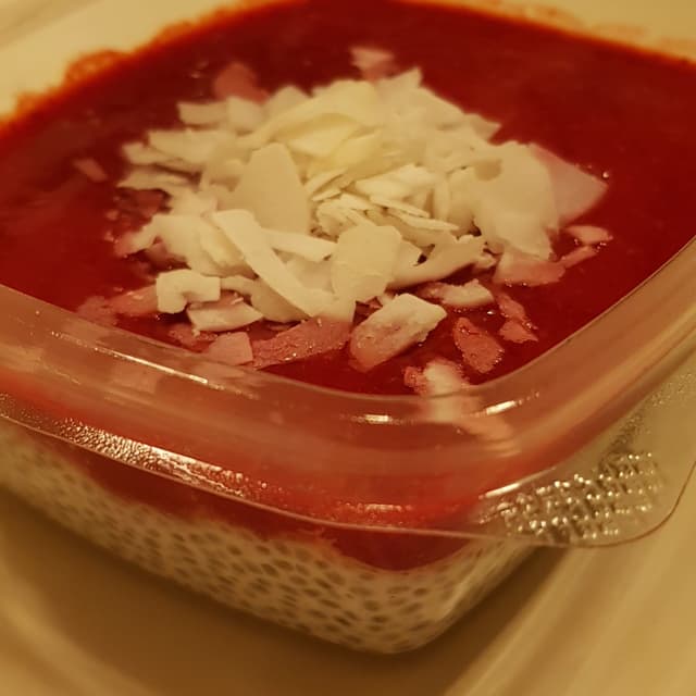 菜肴“Chia Pudding With Berry Purree”的照片