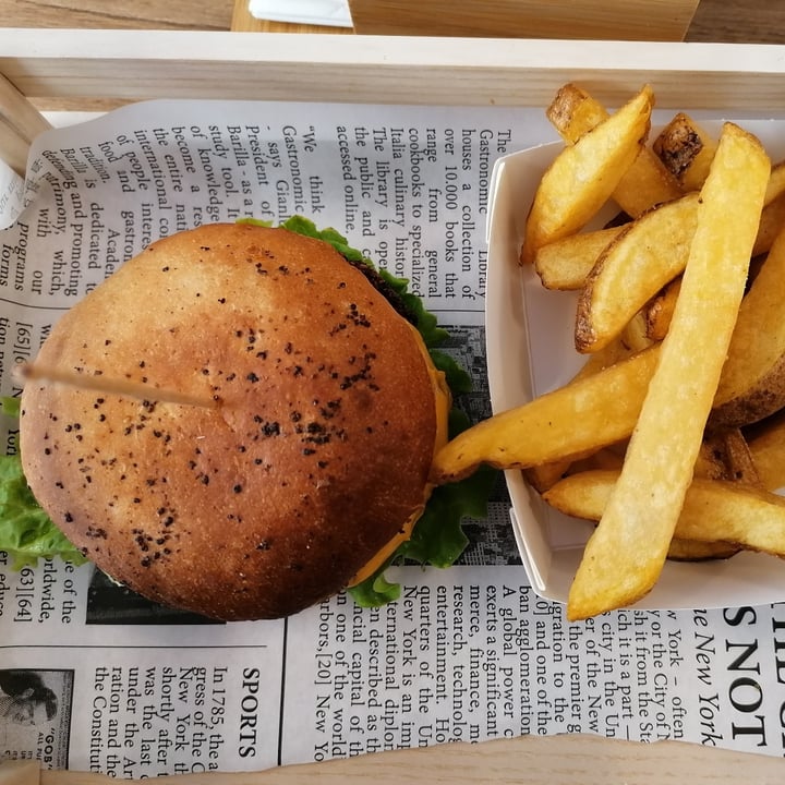 photo of Pray for Burger Vegan BBQ Burger shared by @giordanothelab on  07 May 2022 - review