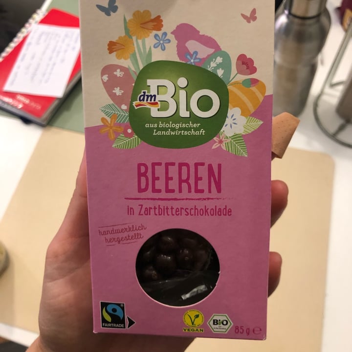 photo of dmBio Beeren in zartbitterschokolade shared by @alicelaneva on  05 Apr 2022 - review