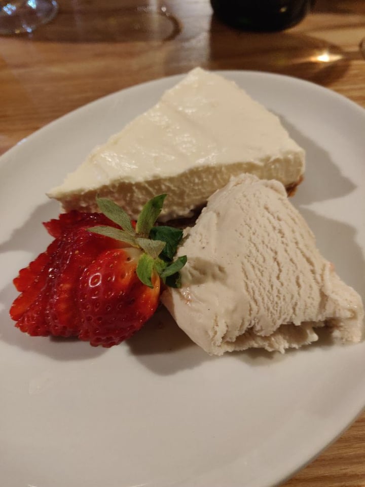 photo of Alternatively Vegan Vanilla Cheesecake With Ice Cream shared by @pointsofellie on  22 Feb 2020 - review