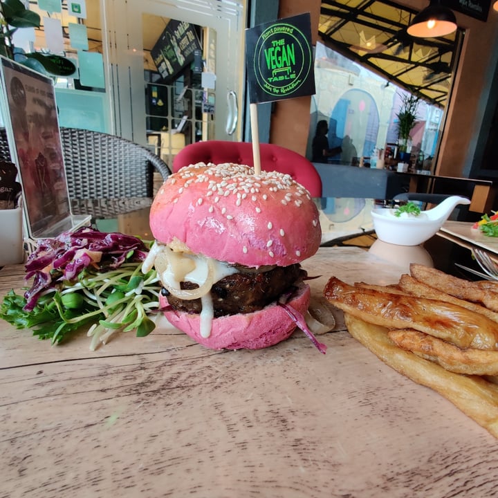 photo of The Vegan Table Spicy Mushroom Oat Cheeze Burger shared by @sabineb on  10 Apr 2022 - review