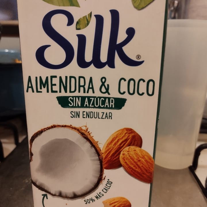 photo of Silk Alimento líquido de coco y almendra sin azúcar shared by @lupita17 on  21 Sep 2022 - review