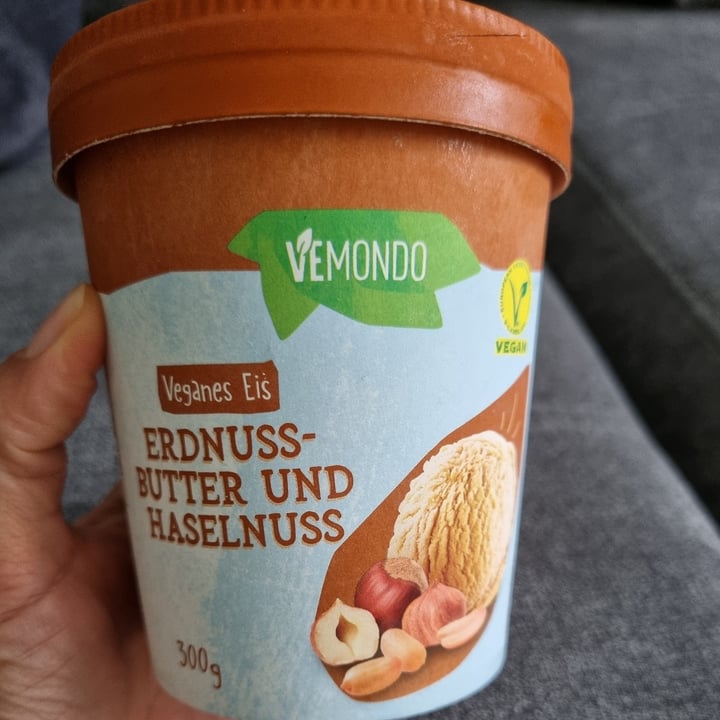 photo of Vemondo Vegan peanut&hazelnut Ice Cream shared by @mimima85 on  29 Aug 2021 - review