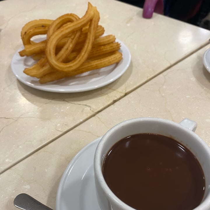 photo of Chocolatería 1902 Churros con Chocolate Vegano shared by @martinaldd on  31 Oct 2022 - review