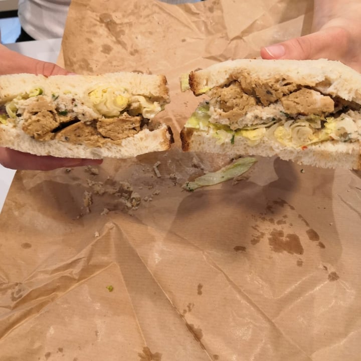 photo of Vegan Sandwich Co Chick*n & Stuffing shared by @signormusetto on  28 Nov 2021 - review