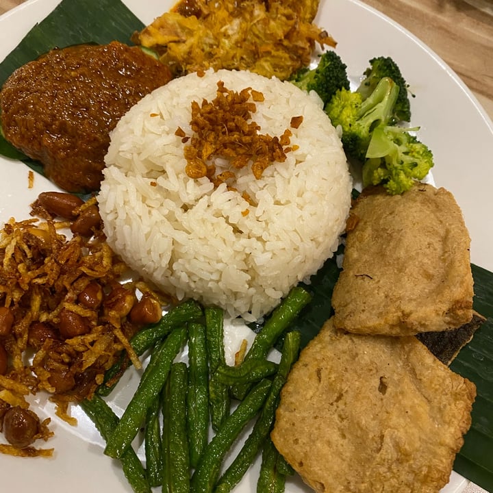 photo of Warung Ijo Nasi lemak fish shared by @chefchrissy68 on  11 Dec 2021 - review