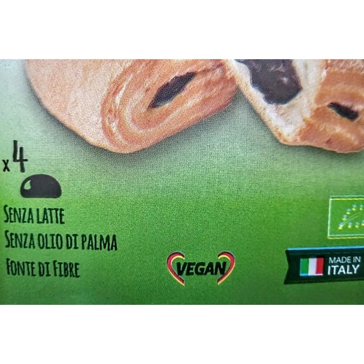 photo of Verde & Bio Fagottino Vegano con farina integrale e crema di cioccolato biologico shared by @dselisa on  01 Dec 2022 - review