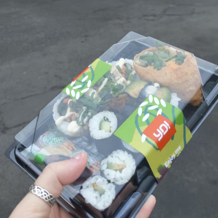 photo of YO! Sushi Vegan Sushi Platter shared by @beccajanebaking on  21 May 2020 - review