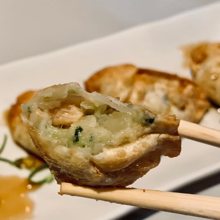 photo of Fujiyama Sushi Bar & Asian Cuisine Gyozas de verduras shared by @naivoncake on  21 Aug 2021 - review