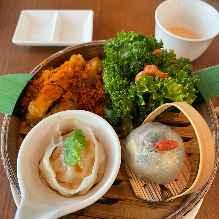 photo of EMPRESS Plant-Based Dim Sum Platter shared by @themancvegansg on  25 Jan 2022 - review