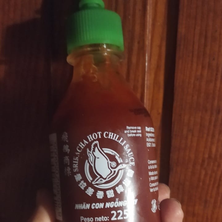 photo of Nhan con ngong bay Sriracha hot chilli sauce shared by @ardora on  15 Dec 2021 - review