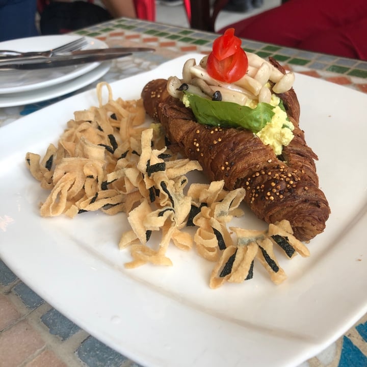 photo of WellSmoocht Mushroom And “egg” Truffle Croissant shared by @alyrauff on  19 Feb 2020 - review