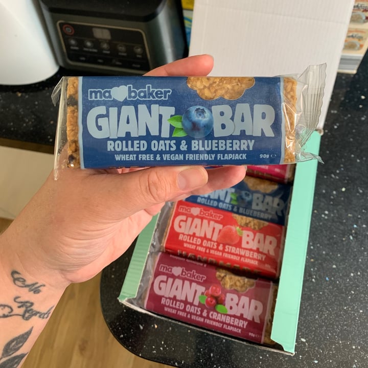 photo of Ma baker Giant Bar Rolled Oats and Blueberry shared by @beckyallott on  19 Jul 2021 - review