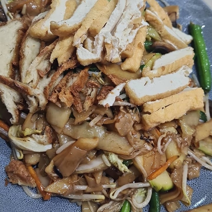 photo of Loving Hut Flat Rice Noodle Vegan Chicken shared by @synystergrace on  17 Feb 2021 - review