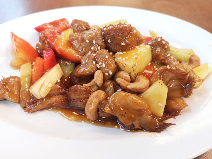 photo of Vegetarian Villas Sweet and sour monkeyhead mushroom shared by @raffymabanag on  26 Dec 2019 - review